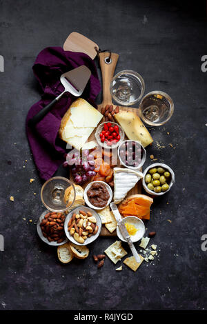 Des plats végétariens et sans gluten conseil d'antipasti. Banque D'Images