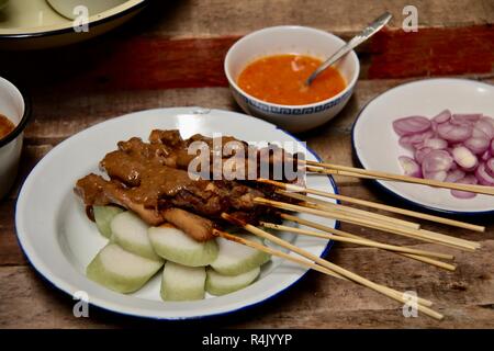 Sate Ponorogo. Satay de poulet traditionnel de Ponorogo, l'Est de Java. Banque D'Images