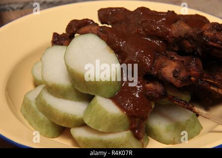 Sate Ayam Madura. Les plus populaires poulet satay indonésienne provient de Madura, Est de Java. Banque D'Images