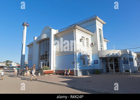 Evpatoria, Crimée, Russie - 2 juillet 2018 : station de bus dans la station balnéaire d'Evpatoria, Crimée Banque D'Images