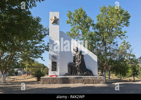 Evpatoria, Crimée, Russie - 2 juillet 2018 : Monument à ceux qui ont été tués pendant la Grande guerre patriotique dans le village d'Uyutnoye, Crimée, District RГ©gion Saksky Banque D'Images