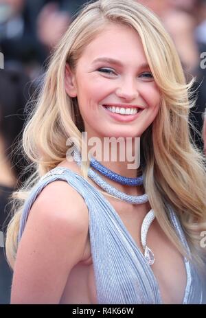 CANNES, FRANCE - May 08, 2018 : Romee Strijd marche sur le tapis rouge de l'avant de la "Todos lo saben' au 71th Festival de Cannes Banque D'Images