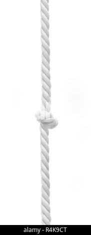 Nœud de corde tressée avec milieu contre fond blanc Banque D'Images