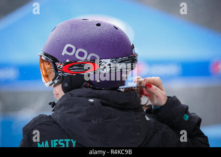 BUKOVEL,UKRAINE-19 mars,2018 : action sports d'hiver festival à snow park.Les jeunes en compétition big air snowboard& ski extrême.Portrait de débarrasser Banque D'Images