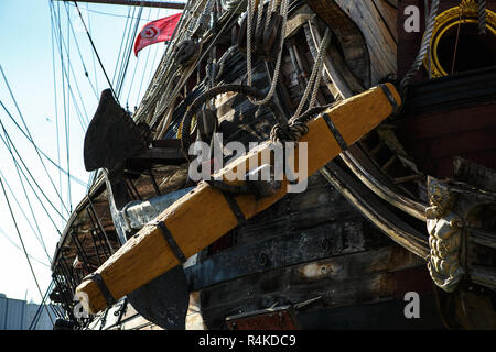 GENOVA, ITALIE-13 octobre,2018 : grand bateau pirate en bois Neptune dans le port de Gênes en Ligurie ville.galion espagnol célèbre réplique de film Pirates par R Banque D'Images