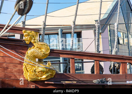 GENOVA, ITALIE-13 octobre,2018 : grand bateau pirate en bois Neptune dans le port de Gênes en Ligurie ville.galion espagnol célèbre réplique de film Pirates par R Banque D'Images