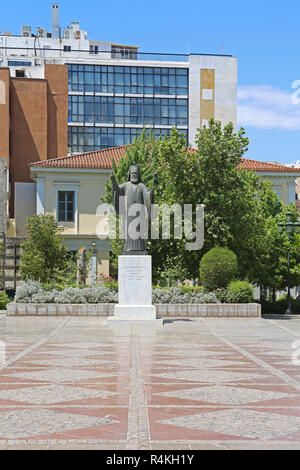 Athènes, Grèce - 05 MAI : Statue de l'Archevêque Damaskinos d'Athènes le 05 mai 2015. Papandreou Damaskinos d'Athènes Monument de la Platia Mitropoleos dans Banque D'Images