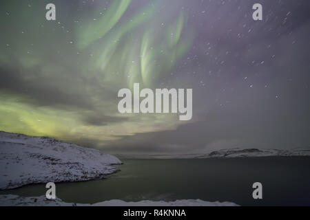 Northern Lights sur la péninsule de Kola. Teriberka, région de Mourmansk, en Russie. Banque D'Images