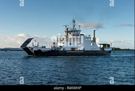 Un Caledonian Macbrayne route vers ferry Leverburgh sur l'île de Harris Banque D'Images