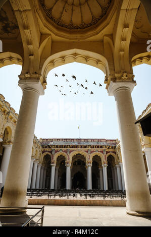 Photo de Thirumalai Nayakkar architecture indienne Mahal Palace à Madurai Banque D'Images