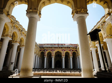 Photo de Thirumalai Nayakkar architecture indienne Mahal Palace à Madurai Banque D'Images