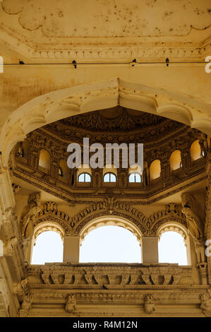 Photo de Thirumalai Nayakkar architecture indienne Mahal Palace à Madurai Banque D'Images