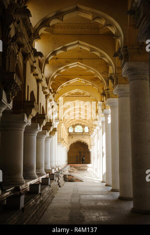 Photo de Thirumalai Nayakkar architecture indienne Mahal Palace à Madurai Banque D'Images