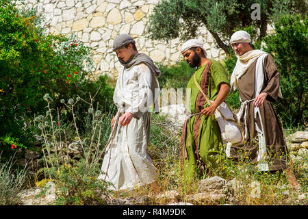 5 mai 2018 De jeunes hommes en costume dans le musée en plein air du village de Nazareth en Israël. Ce site donne un aspect authentique à la vie et l'époque o Banque D'Images