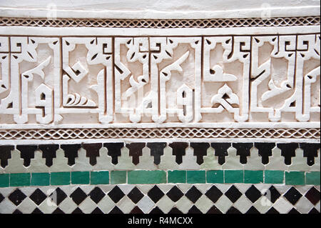 18-04-11. Marrakech, Maroc. Les détails architecturaux de la Medersa Ben Youssef est un collège islamique à Marrakech, Maroc. Photo © Simon Grosset Banque D'Images