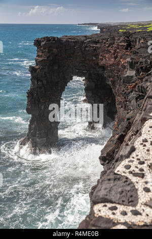 Hawaii Volcanoes National Park, New York - La mer HÅlei Arch. Banque D'Images