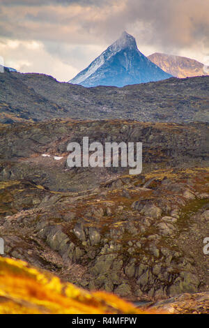 Incroyable de montagnes norvégiennes Banque D'Images