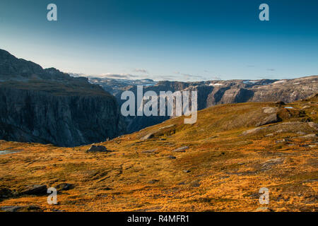 Incroyable de montagnes norvégiennes Banque D'Images