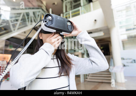 Man appareil de réalité virtuelle Banque D'Images