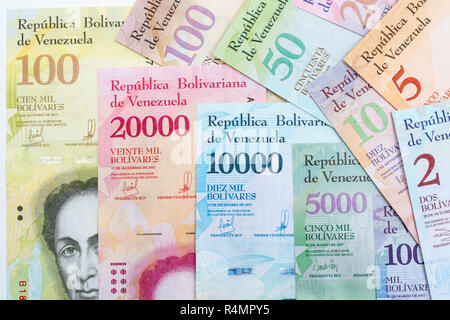 Bolivar Venezuela Billets - métaphore de l'hyperinflation dans l'économie vénézuélienne, où les billets sont presque sans valeur. Voir d'Addit. Note Banque D'Images