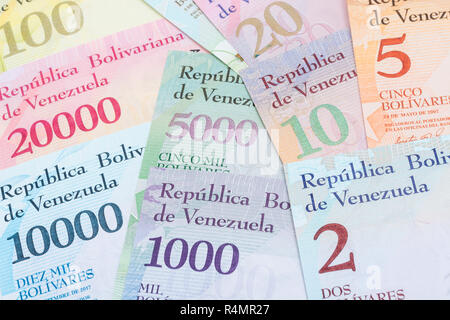 Bolivar Venezuela Billets - métaphore de l'hyperinflation dans l'économie vénézuélienne, où les billets sont presque sans valeur. Voir d'Addit. Note Banque D'Images