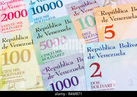 Bolivar Venezuela Billets - métaphore de l'hyperinflation dans l'économie vénézuélienne, où les billets sont presque sans valeur. Voir d'Addit. Note Banque D'Images