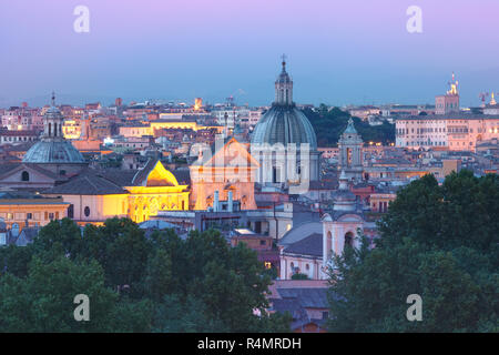 Magnifique vue aérienne de Rome au coucher du soleil, de l'Italie Banque D'Images