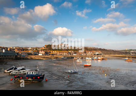 Le port de Folkestone avec la marée au cours de novembre. Kent, UK. Banque D'Images