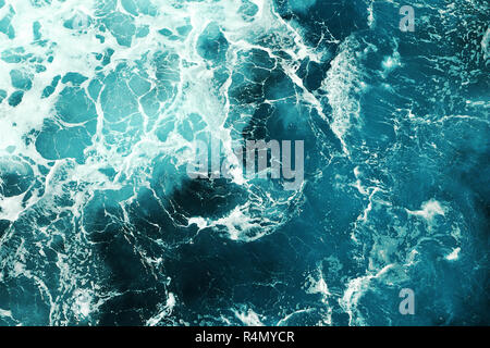 Texture naturelle de l'agitation de la surface de la mer bleue Banque D'Images