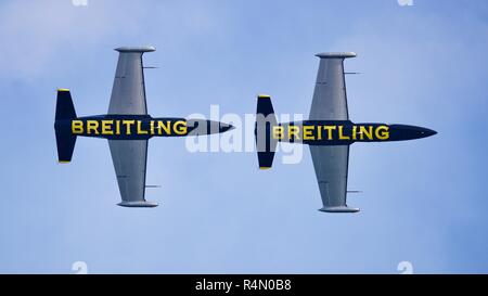 2 République tchèque Aero L-39 Albatros jet du Breitling Jet Team 2018 au Festival de l'air de Bournemouth Banque D'Images