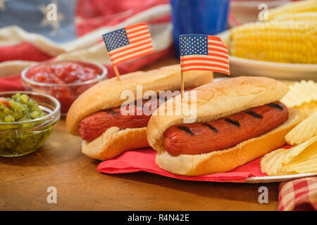 Hot-dogs avec drapeau américain cure-dents Banque D'Images