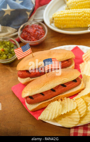 Hot-dogs avec drapeau américain cure-dents Banque D'Images