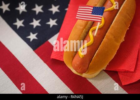 Hot dog sur drapeau Américain Banque D'Images