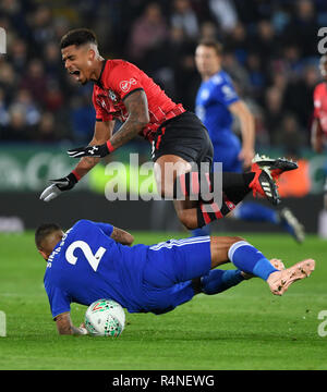 Leicester City's Danny Simpson Mario Lemina défis Southampton au cours de la quatrième série, coupe du buffle match à la King Power Stadium, Leicester. Banque D'Images