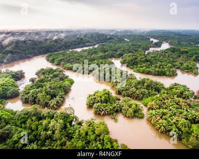 La rivière Moa (Sierra Leone) image drone Banque D'Images