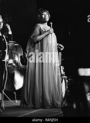 SARAH VAUGHAN chanteuse de jazz afro-américaine à l'étage Banque D'Images