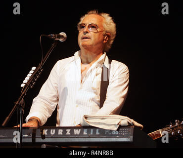 Mick Jones à l'étranger se produit en concert à l'amphithéâtre du parc Mizner à Boca Raton, Floride le 29 décembre 2007. Banque D'Images