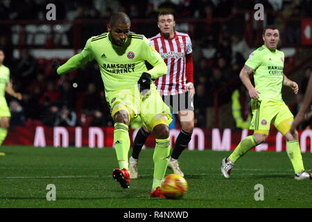 Londres, Royaume-Uni. 27 novembre, 2018. Leon Clarke de Sheffield United marque son troisième but de l'équipe. Match de championnat Skybet EFL, Brentford v Sheffield Utd au stade de Griffin Park à Londres le mardi 27 novembre 2018. Cette image ne peut être utilisé qu'à des fins rédactionnelles. Usage éditorial uniquement, licence requise pour un usage commercial. Aucune utilisation de pari, de jeux ou d'un seul club/ligue/dvd publications. pic par Steffan Bowen/Andrew Orchard la photographie de sport/Alamy live news Banque D'Images