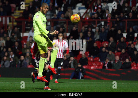 Londres, Royaume-Uni. 27 novembre, 2018. Leon Clarke de Sheffield United chefs une chance de but. Match de championnat Skybet EFL, Brentford v Sheffield Utd au stade de Griffin Park à Londres le mardi 27 novembre 2018. Cette image ne peut être utilisé qu'à des fins rédactionnelles. Usage éditorial uniquement, licence requise pour un usage commercial. Aucune utilisation de pari, de jeux ou d'un seul club/ligue/dvd publications. pic par Steffan Bowen/Andrew Orchard la photographie de sport/Alamy live news Banque D'Images