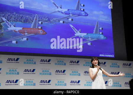 Tokyo, Japon - actrice japonaise Haruka Ayase assiste à un All Nippon Airways (ANA) présentation pour le Japon le premier Airbus A380 Jetliner et ses installations y compris les sièges à Tokyo le Mardi, Novembre 27, 2018. ANA va lancer l'A380 pour Narita. 27 Nov, 2018. Route d'Honolulu le 24 mai 2019. Credit : Yoshio Tsunoda/AFLO/Alamy Live News Banque D'Images