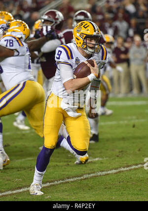 Novembre 24, 2018 College Station, TX...LSU Tigers quarterback, Joe Burrow (9), faire un jeu pendant la NCAA football match entre le Texas A&M Aggies et les Tigres de LSU, College Station, TX. (Photographe complète absolue & Company Crédit : Joseph Calomeni MarinMedia.org / / Cal Sport Media) Banque D'Images