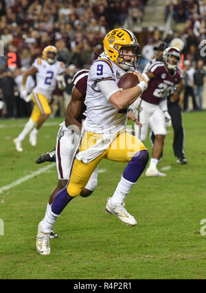 Novembre 24, 2018 College Station, TX...LSU Tigers quarterback, Joe Burrow (9), faire un jeu pendant la NCAA football match entre le Texas A&M Aggies et les Tigres de LSU, College Station, TX. (Photographe complète absolue & Company Crédit : Joseph Calomeni MarinMedia.org / / Cal Sport Media) Banque D'Images
