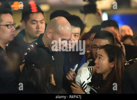 Hangzhou, Hangzhou, Chine. 28 Nov, 2018. Hangzhou, Chine-légende du football Zinedine Zidane montre à un événement promotionnel d'une grande marque de sport à Hangzhou, Province de Zhejiang. Crédit : SIPA Asie/ZUMA/Alamy Fil Live News Banque D'Images