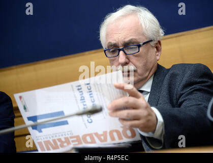 Foto Fabio Cimaglia / LaPresse 28-11-2018 Roma Politica Camera dei Deputati. Conferenza stampa di Forza Italia con il Commissario apparu à del governo per la tratta Paolo Torino-Lione Foietta Nella foto Paolo Foietta Photo Fabio Cimaglia / LaPresse 28-11-2018 Roma (Italie) Politique Chambre des députés. Conférence de presse par Forza Italia avec le commissaire du gouvernement pour l'extraordinaire ligne Turin-Lyon section ferroviaire dans l'Foietta Paolo Paolo Foietta pic Banque D'Images