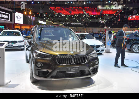 Nonthaburi, Thaïlande. 28 Nov 2018. BMW X1 sDrive18i voiture emblématique sur l'affichage à la 35e Thaïlande International Motor Expo le 28 novembre 2018 dans Nonthaburi, Thaïlande. Credit : Chatchai Somwat/Alamy Live News Banque D'Images