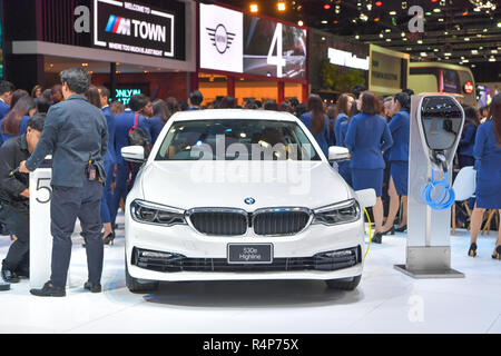 Nonthaburi, Thaïlande. 28 Nov 2018. BMW 530e voiture Highline sur l'affichage à la 35e Thaïlande International Motor Expo le 28 novembre 2018 dans Nonthaburi, Thaïlande. Credit : Chatchai Somwat/Alamy Live News Banque D'Images