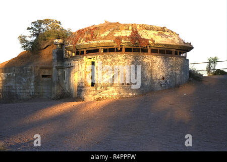 Vieux Bunkers sur haut de San Francisco depuis WW ll. Banque D'Images