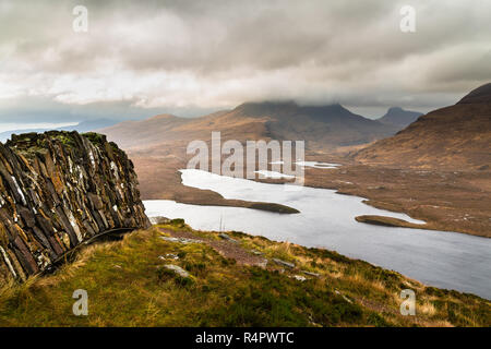 Vue de de Knockan Crag, Coigach NW des Highlands d'Écosse. Knockan Crag est une réserve naturelle nationale (NNR) en raison de son importance géologique. Banque D'Images