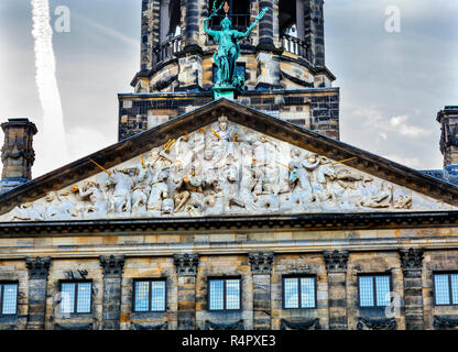 Frise Neptune Palais Royal de ville Amsterdam Hollande Pays-Bas Banque D'Images