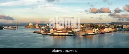 Vue panoramique sur le port, la marina et du centre ville de Stavanger, Norvège. Banque D'Images